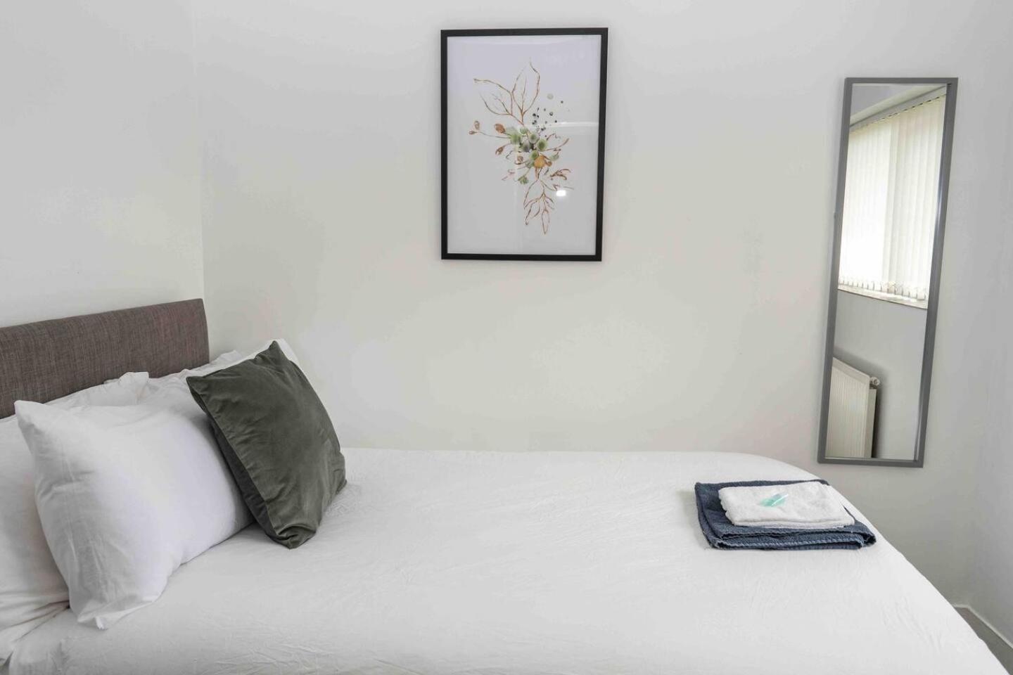 Comfortable And Convenient 3 Bedroom House With Parking Handsworth Экстерьер фото